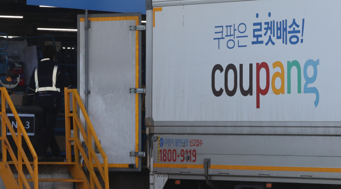 최근 3년 반 동안 공정위로부터 가장 많은 과징금을 부과 받은 기업은 쿠팡으로 나타났다. 사진은 서울시내 한 쿠팡 물류센터, /사진=뉴시스
