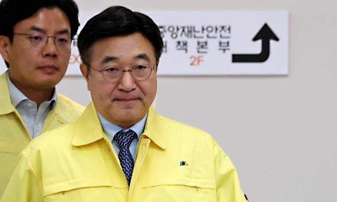 국정자원 화재로 마비됐던 시스템 복구율이 52.6%를 기록했다. 사진은 최근 관련 중대본 회의에 참석했던 윤호중 행안부 장관. /사진=뉴스1