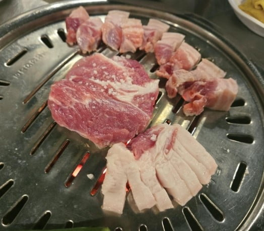 제주에서 부실한 먹거리가 또다시 도마 위에 올랐다. /사진=온라인커뮤니티 '보배드림' 캡처