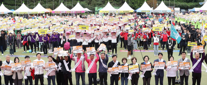 지난 18일 시민체육광장에서 열린 경부, 안산선 철도지하화 촉구 시민결의대회 모습. /사진제공=군포시