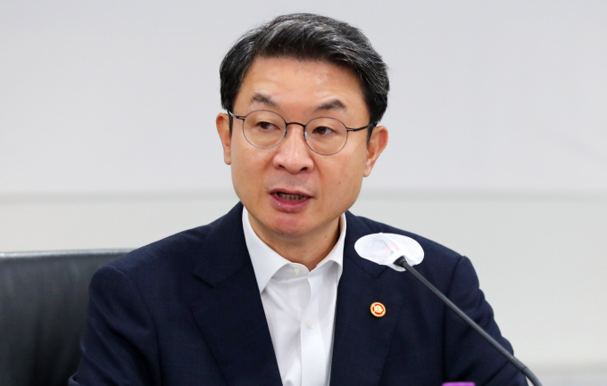  이억원 금융위원장이 19일 서울 영등포구 여의도 중소기업중앙회에서 열린 생산적 금융 대전환 회의에서 발언하고 있다./사진=뉴시스