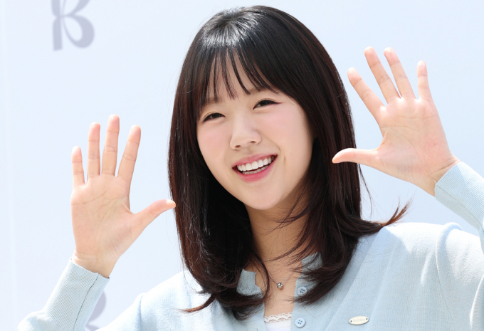 배우 겸 방송인 지예은이 건강 회복 후 SBS 예능프로그램 '런닝맨'에 복귀했다. 사진은 지난 6월19일 지예은이 서울 성동구 성수동 한 매장에서 진행된 여성복 브랜드 플래그십 스토어 오픈기념 행사에 참석해 포즈를 취하고 있는 모습. /사진=뉴스1