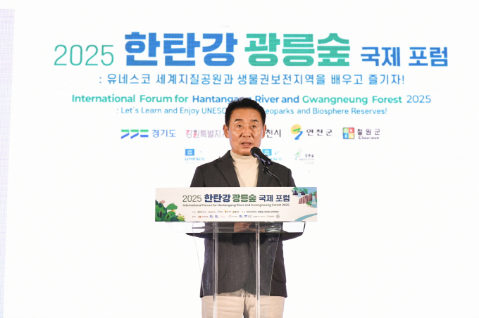백영현 포천시장이 16일 '2025 한탄강·광릉숲 국제포럼'에 참석해 개회사를 하고 있다. /사진제공=포천시 