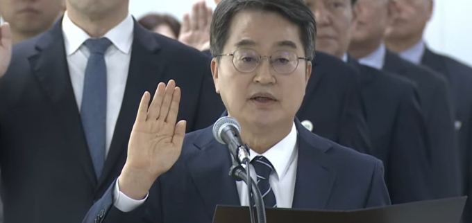김동연 경기도지사가 20일 국회 국토교통위원회 경기도 국정감사에서 증인선서하는 모습. /사진제공=경기도
