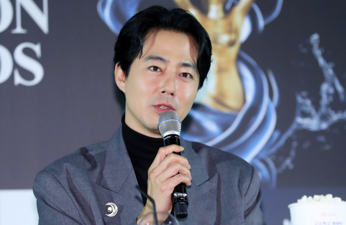 배우 조인성(44)이 소유한 서울 용산구 이태원동 건물의 시세가 매입한지 13년 만에 2배 정도 증가했다. 사진은 지난해 11월 서울 영등포구 CGV 여의도에서 열린 제44회 청룡영화상 수상자들과 함께하는 핸드프린팅 행사에 참석한 배우 조인성. /사진=뉴시스