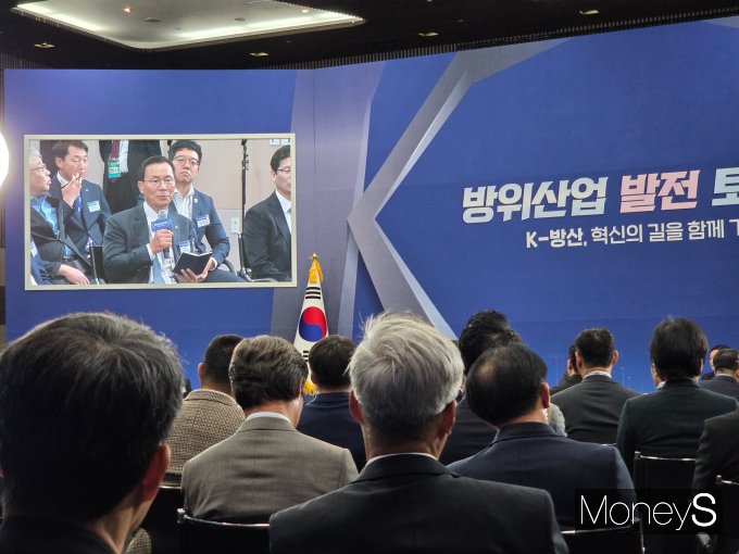 신익현 LIG넥스원 대표가 20일 경기도 고양시 소재 킨텍스에서 열린 '방위산업 발전 토론회'에 참석해 K방산 발전 방안에 대한 견해를 밝혔다. /사진=김대영 기자