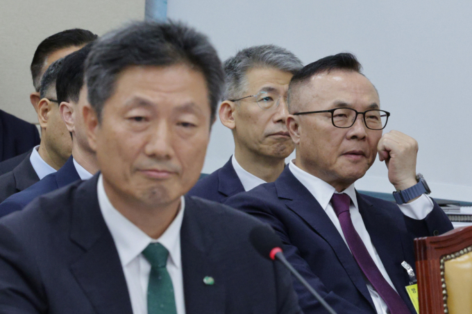 전대욱 한국수력원자력 부사장(사장 직무대행)이 미국 웨스팅하우스(WEC)의 협력 없이는 한국형 원전의 독자 수출이 불가능하다는 점을  인정했다. 사진은 황주호 전 한국수력원자력 사장이 지난 16일 서울 여의도 국회 과학기술정보방송통신위원회에서 열린 원자력안전위원회 등에 대한 국정감사에서 전대욱 한국수력원자력 사장 직무대행의 답변을 듣고 있는 모습. /사진=뉴스1