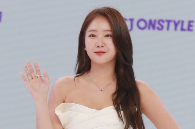 그룹 씨스타의 소유가 미국 국적기에 탑승했다가 인종 차별을 당했다고 주장했다. 이후 소유의 만취 목격담이 나온 가운데, 그는 직접 자신의 인스타그램을 통해 반박했다.사진은 지난해 8월 서울 서초구 CJ ENM 커머스 사옥에서 진행된 CJ온스타일 초대형 모바일 라이브쇼 제작발표회에 참석한 가수 소유. /사진=머니투데이