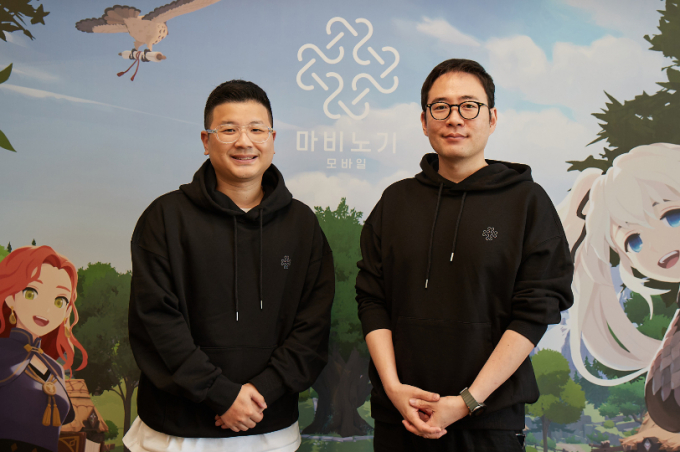 강민철  넥슨 사업실장(왼쪽)과 이진훈 데브캣 디렉터. /사진=넥슨