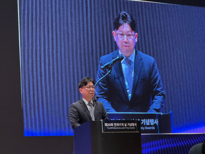 용석우 삼성전자 사장이 제20회 전자IT의 날 기념행사에서 개회사를 하고 있다. /사진=정연 기자 