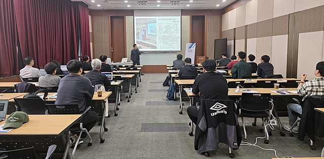 지난 20일  한국정보통신기술협회(TTA) 9층 A 세미나실에서 '물리보안 도메인 기초지식 과정'이 열린 가운데 양홍모 ICQA 과장이 강의를 진행하고 있다./사진제공=한국정보통신자격협회