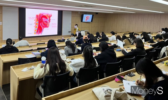 광주대학교 보건행정학부 학생들이 국가고시를 대비한 특강에 참여하고 있다/사진=광주대학교 제공.