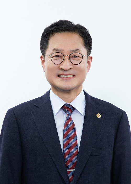 '전기차 충전시설 점용료 근거 마련한 조례 개정안'을 대표 발의한 박종각 성남시의원. /사진제공=박종각 시의원