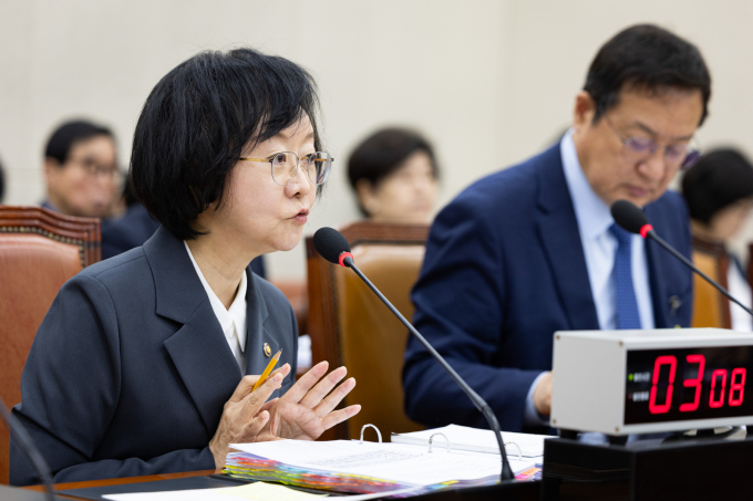 국정감사 질의에 답하는 오유경 식품의약품안전처장. /사진=뉴스1 유승관 기자