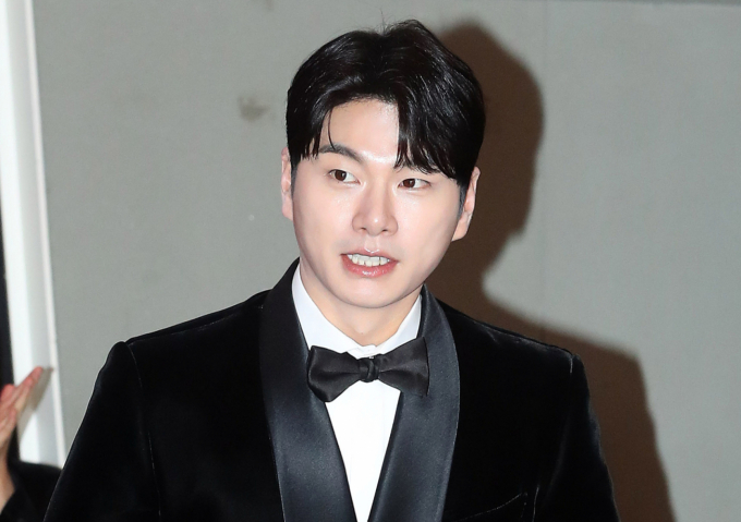 배우 이이경이 사생활을 폭로했던 A씨가 "악성 루머 퍼트리게 돼서 정말 죄송하다. AI 사진을 썼다"면서 해당 루머가 사실이 아니라면서 사과했다.사진은 지난 2023년 12월 서울 마포구 상암동 MBC 사옥에서 진행된 '2023 MBC 방송연예대상' 레드카펫 행사에 참석한 배우 이이경 /사진=스타뉴스