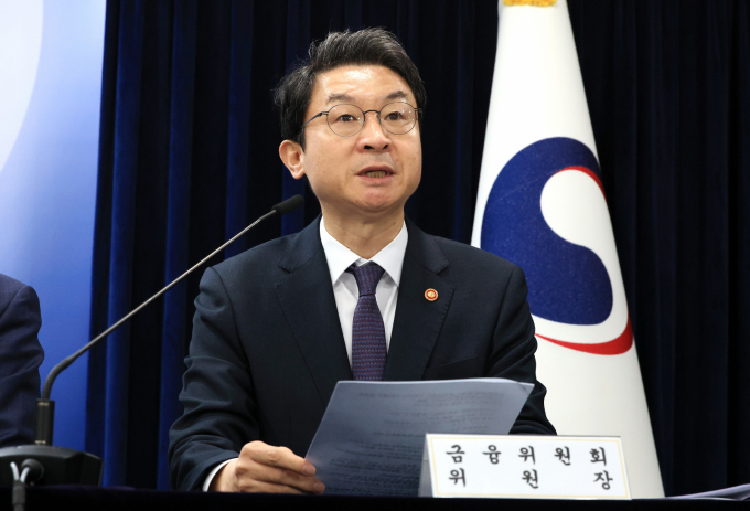 이억원 금융위원장은 "대한민국의 모든 문제는 수도권 집중에서 비롯한다고 해도 과언이 아닐 정도로 많은 부작용을 낳고 있다"며 "금융도 자금의 수도권 쏠림에 일조한 것은 아닌지 냉정히 되돌아봐야 한다"고 밝혔다. 사진은 이억원 금융위원회 위원장./사진=뉴스1