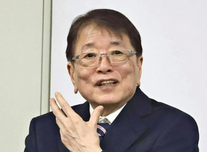 일본 헌정사상 최초로 여성 총리가 된 다카이치 사나에의 남편 야마모토 다쿠 전 의원이 일본 최초 '퍼스트 젠틀맨'이 됐다. 사진은 야마모토 전 의원의 모습. /사진=요미우리신문 캡처