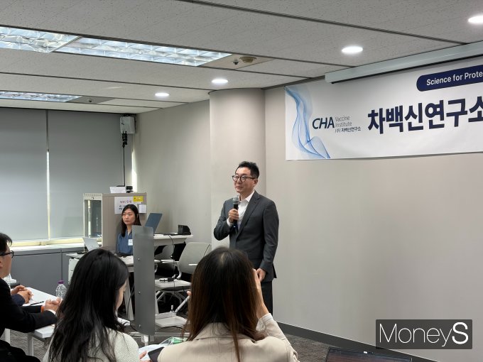 한성일 차백신연구소 대표가 22일 오전 서울 광화문 HJ비즈니스센터에서 기자 간담회를 열고 향후 사업 계획을 공개했다. 사진은 기자 간담회에서 인사말을 하는 차 대표. /사진=김동욱 기자
