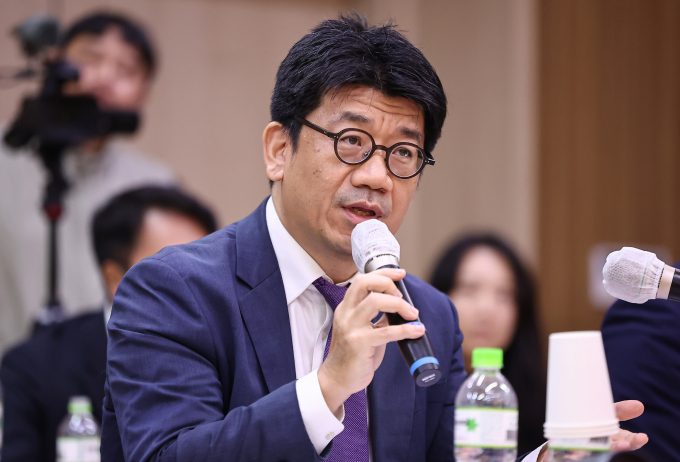 주캄보디아대사대리가 캄보디아에서 발생한 한국인 대상 취업사기·감금 피해 중 한국인 여행객이 납치된 사례는 없다고 밝혔다. 사진은 김현수 주캄보디아 대사대리가 22일(현지시각) 캄보디아 프놈펜 주캄보디아 한국 대사관에서 열린 외교통일위원회 주캄보디아대사관·주베트남대사관·주태국대사관·주라오스대사관에 대한 국정감사에 출석해 의원 질의에 답한 모습. /사진=뉴스1