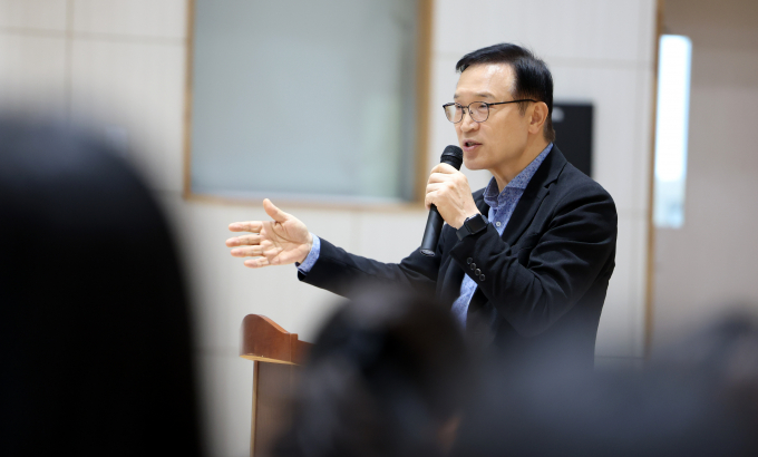 임태희 경기도교육감이 22일 파양초등학교에서 열린 정책브리핑에 참석헤 인사말을 하고 있다. /사진제공=경기도교육청