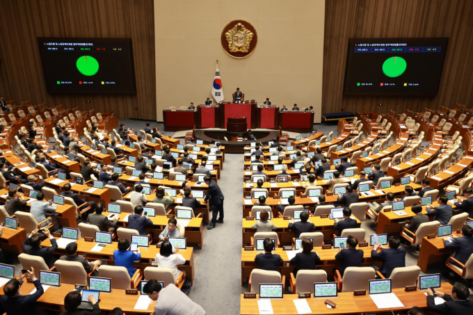 지난 8월24일 오전 서울 여의도 국회에서 열린 제428회 국회(임시회) 제2차 본회의에서 노동조합 및 노동관계조정법 일부개정법률안(대안)이 더불어민주당 주도로 통과되고 있는 모습. /사진=뉴시스