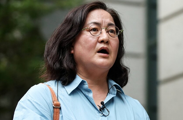 권경애 변호사가 학교 폭력 피해 유족 측에 6500만원을 배상해야 한다는 판결이 나왔다. 사진은 이른바 '재판 노쇼'로 피해를 입은 고 박주원 양의 어머니 이기철씨의 모습. /사진=뉴스1