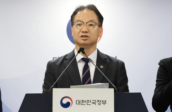 윤석열 정부의 대통령실 용산 이전이 2022년 발생한 이태원 참사에 영향을 미쳤다는 감사 결과가 나왔다. 사진은 김영수 국무조정실 국무1차장이 23일 서울 종로구 정부서울청사에서 이태원 참사 합동감사 결과 브리핑을 하는 모습. /사진=뉴스1