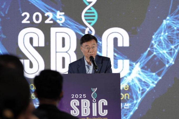 신상진 성남시장이 23일 성남글로벌융합센터에서 열린 ‘2025 성남 국제 바이오헬스케어 컨벤션(SBIC 2025)’ 개막식에서 개회사를 하고 있다. /사진제공=성남시