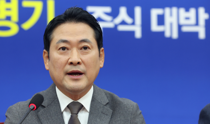 장동혁 국민의힘 대표가 25일 오전 서울 영등포구 여의도 국회에서 열린 기자간담회에서 모두발언을 하고 있다. / 사진=뉴스1 황기선 기자 /사진=(서울=뉴스1) 황기선 기자