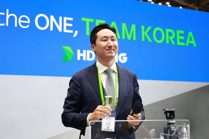 정기선 HD현대 회장이 지난 5월 부산 벡스코에서 열린 'MADEX 2025' 리셉션 행사에서 인사말을 하고 있는 모습. /사진=HD현대