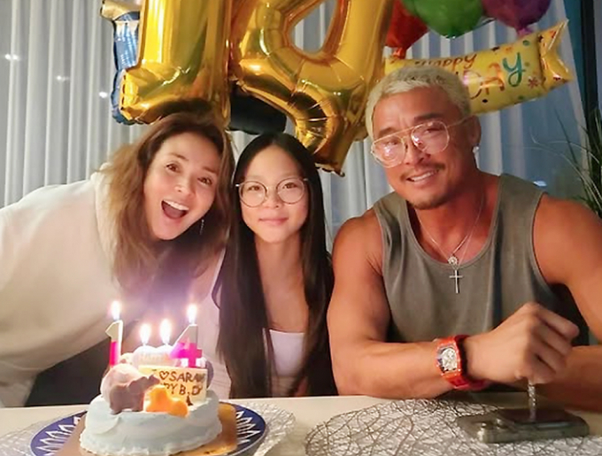 모델 야노 시호가 지난 26일 자신의 인스타그램에 딸 추사랑의 생일파티 현장을 공개했다. 사진은 야노시호가 남편 추성훈, 딸 추사랑과 함께 생일 파티를 즐기는 모습. /사진=야노 시호 인스타그램 캡처