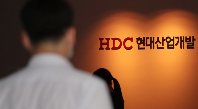 HDC현대산업개발이 올 3분기 연결기준 경영실적 잠정 집계 결과 전년 동기 대비 53.8% 증가한 730억원의 영업이익을 기록했다고 28일 공시했다. 사진은 서울 용산구 HDC현대산업개발 사옥. /사진=뉴스1
