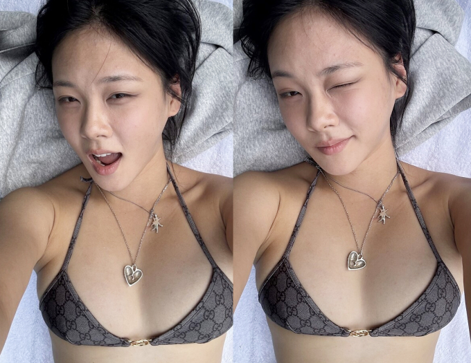가수 비비가 파격적인 비키니로 자유분방함을 드러냈다. 해당 사진은 비비가 선베드에서 비키니 수영복을 입고 셀카를 찍는 모습. /사진=비비 인스타그램 캡처