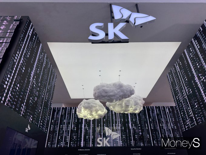 SK그룹이 AI 데이터센터를 테마로  마련한 'K 테크 쇼케이스' 전시 부스. /사진=정연 기자/사진제공=
