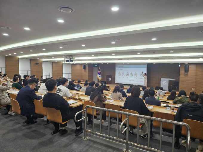 경기도교육청이 29일 아일랜드캐슬 호텔에서 학교 내 갈등의 교육적 해결 역량 강화를 위한 '2025 마음공유 준비학교 공개 연수(오픈 클래스)'를 진행하고 있다. /사진제공=경기도교육청