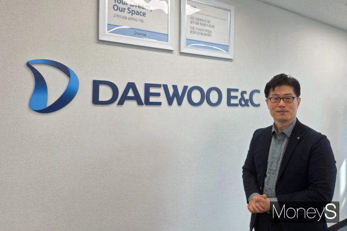 대우건설은 신기술 개발을 넘어 융합·개방의 혁신 생태계를 구축하고 미래를 설계하는 기술 경영을 지향한다. 사진은 지난 17일 머니S와 인터뷰하는 정대기 대우건설 기술연구원장. /사진=이화랑 기자 