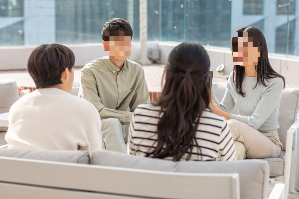'돌싱 카페'에 가입해 모임을 즐긴 남편이 황당하다는 여성이 고민을 전했다. 사진은 기사의 이해를 돕기 위함. /사진=클립아트코리아