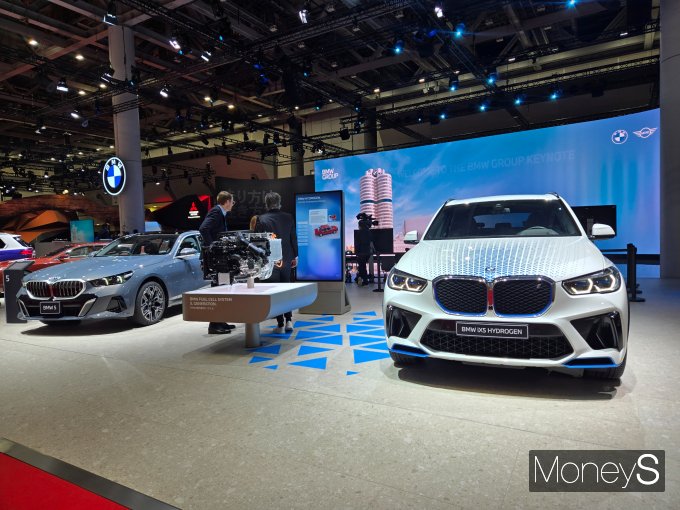 BMW는 뉴 iX3를 통해 BMW그룹의 기술력과 미래 방향성을 제시했다. /사진=김이재 기자
