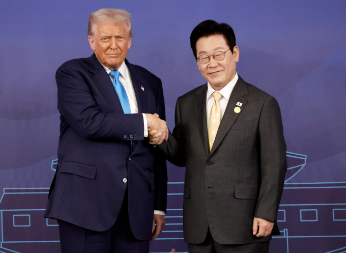 도널드 트럼프 미국 대통령이 한국의 환영식에 감사를 전했다. 사진은 이재명 대통령(오른쪽)과 트럼프 대통령이 29일 경북 경주박물관에서 한·미 정상회담 기념촬영을 한 모습. /사진=뉴시스