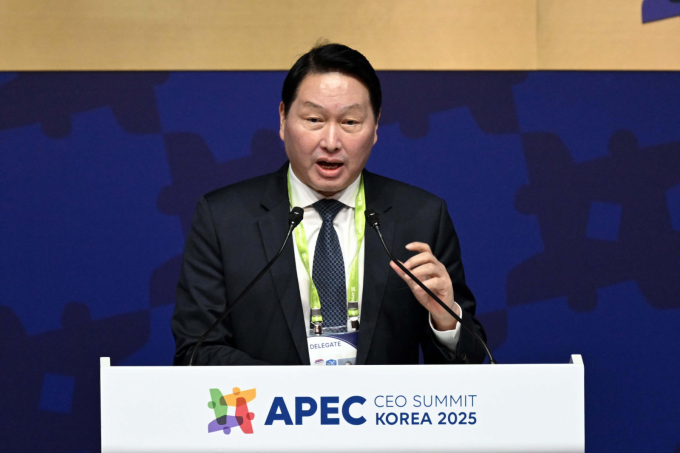 최태원 SK그룹 회장 겸 대한상의 회장이 29일 경북 경주시 경주예술의전당에서 열린 '2025 APEC CEO 서밋'에서 개회사를 하고 있다. /사진=뉴시스(공동취재)
