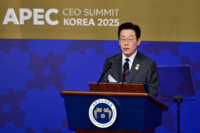 (이재명 대통령이 29일  경북 경주시 경주예술의전당에서 열린  '2025 APEC CEO 서밋'에서 특별 기조연설을 하고 있다.뉴스1(공동취재)