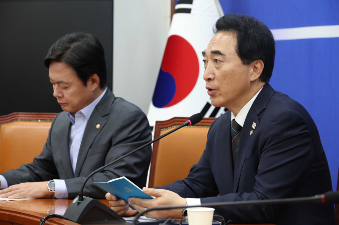 정치권과 재계 모두 이번 협상 결과를 두고 외교 당국자들의 노고를 높이 평가했다. 사진은 지난 26일 박수현 더불어민주당 수석대변인이 서울 여의도 국회에서 열린 현안관련 기자간담회에서 발언을 하고 있는 모습. /사진=뉴시스
