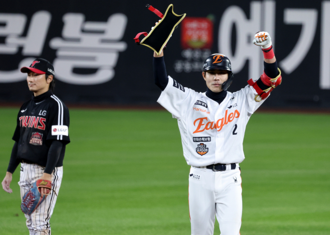 김경문 한화 이글스 감독이 부진했던 베테랑 손아섭과 심우준을 일깨웠다. 사진은 지난 29일 대전 한화생명볼파크에서 열린 2025 신한 SOL 뱅크 KBO리그 한국시리즈(KS) 3차전에서 역전 적시타를 친 심우준. /사진=스타뉴스 
