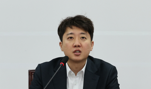 이준석 개혁신당 대표가 한미 관세협상 타결에 대해 호평했다. 사진은 이준석 개혁신당 대표가 지난 27일 오전 서울 여의도 국회에서 열린 최고위원회의에서 발언을 하는 모습. /사진=뉴시스