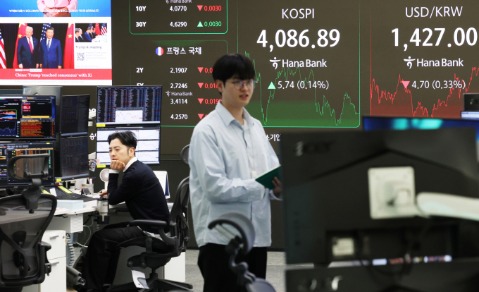 반도체주가 글로벌 증시 상승세를 이끌고 있다. 사진은 30일 서울 중구 하나은행 딜링룸. /사진=뉴스1 
