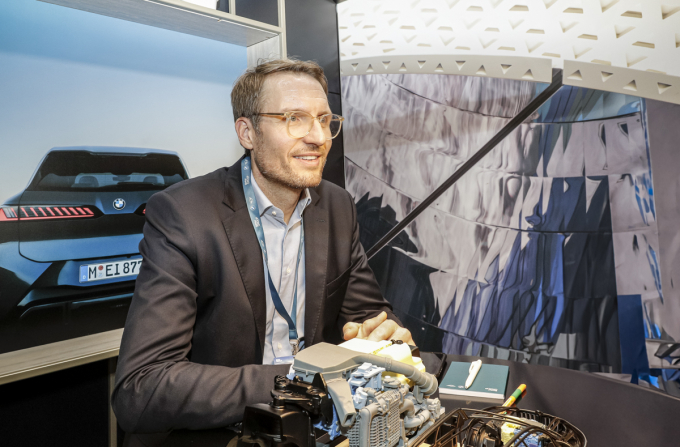 미하엘 라트 BMW그룹 수소차 부문 총괄 부사장이 전동화 시대 수소차의 역할에 대해 강조했다. 사진은 인터뷰를 진행 중인 라트 부사장의 모습. /사진=한국자동차기자협회