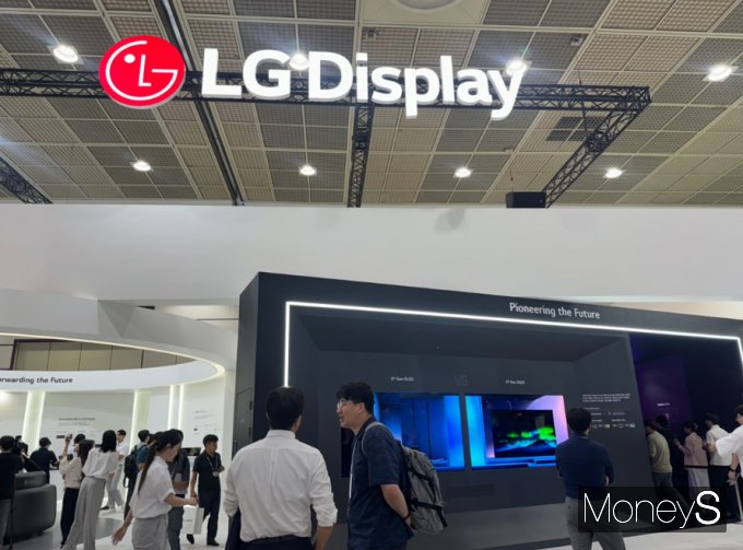 LG디스플레이가 지난 8월7일 개막한 K-Display 2025에 부스를 마련하고, 다양한 디스플레이 기술을 선보였다./사진=정연 기자