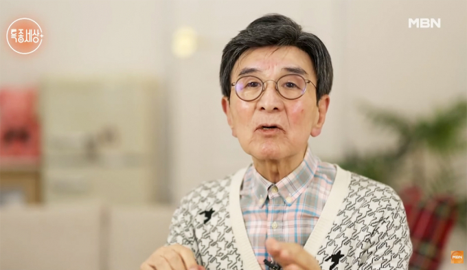배우 이정섭이 위암 수술 후 근황을 전했다. 해당 장면은 이정섭이 근황과 함께 깊은 내면의 상처를 고백하는 모습. /사진=유튜브 채널 'MBN 엔터테인먼트' 캡처