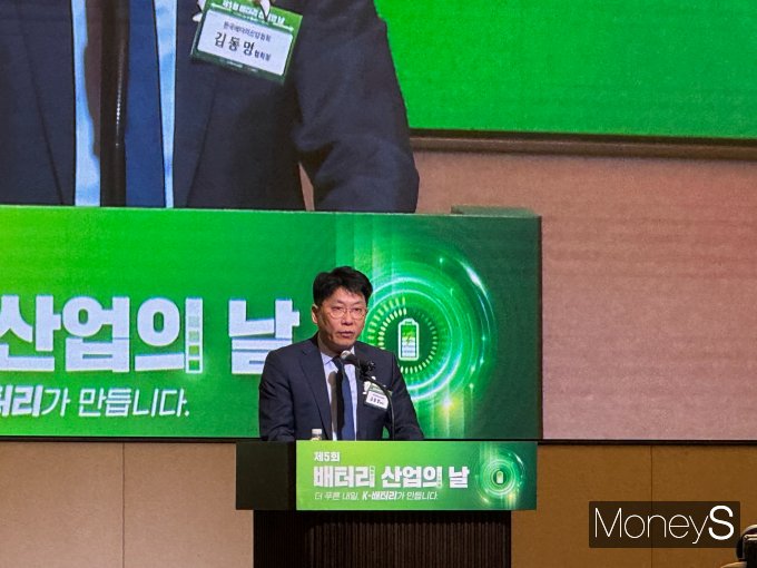 김동명 LG에너지솔루션 대표이사 사장 겸 배터리산업협회장이 '제5회 배터리산업의 날'에서 개회사를 진행하고 있다. /사진=정연 기자