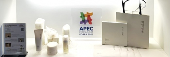 HLB생활건강 미인실록이 APEC(아시아태평양경제협의체) 정상회의 경제 전시장에서 참관객들의 주목을 받고 있다. /사진=HLB생활건강